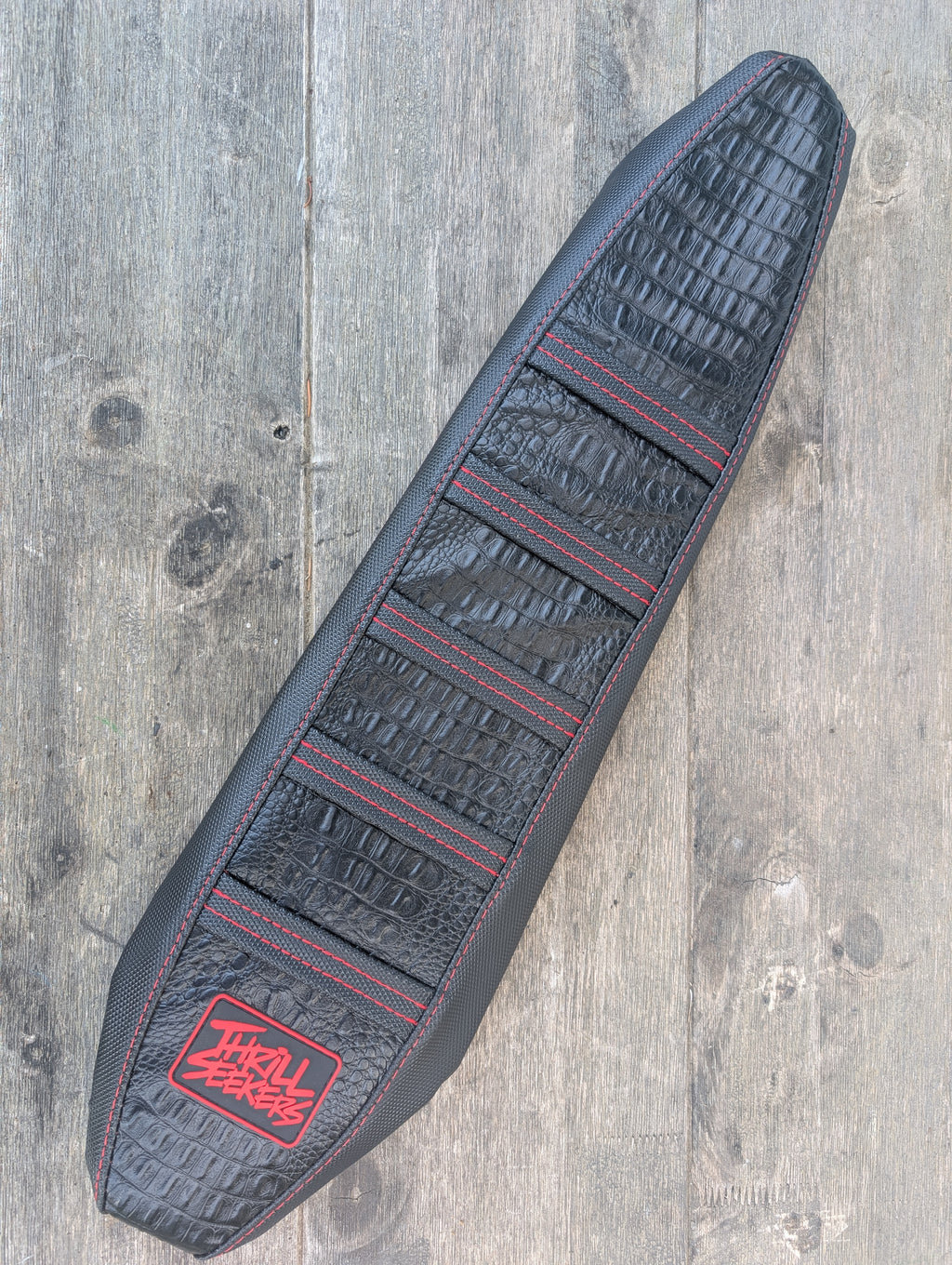 **GARAGE SALE ITEM ETM RTR Thrill Seekers Gator / Red Seat Cover