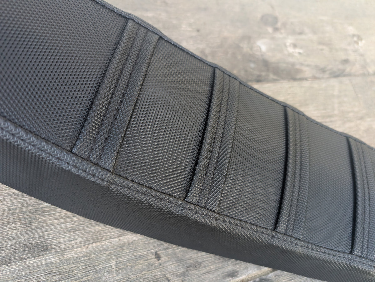**GARAGE SALE ITEM ETM RTR SEAT With Blackout Thrill Seeker Seat Cover